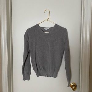 UNIQLO GRAY SWEATER